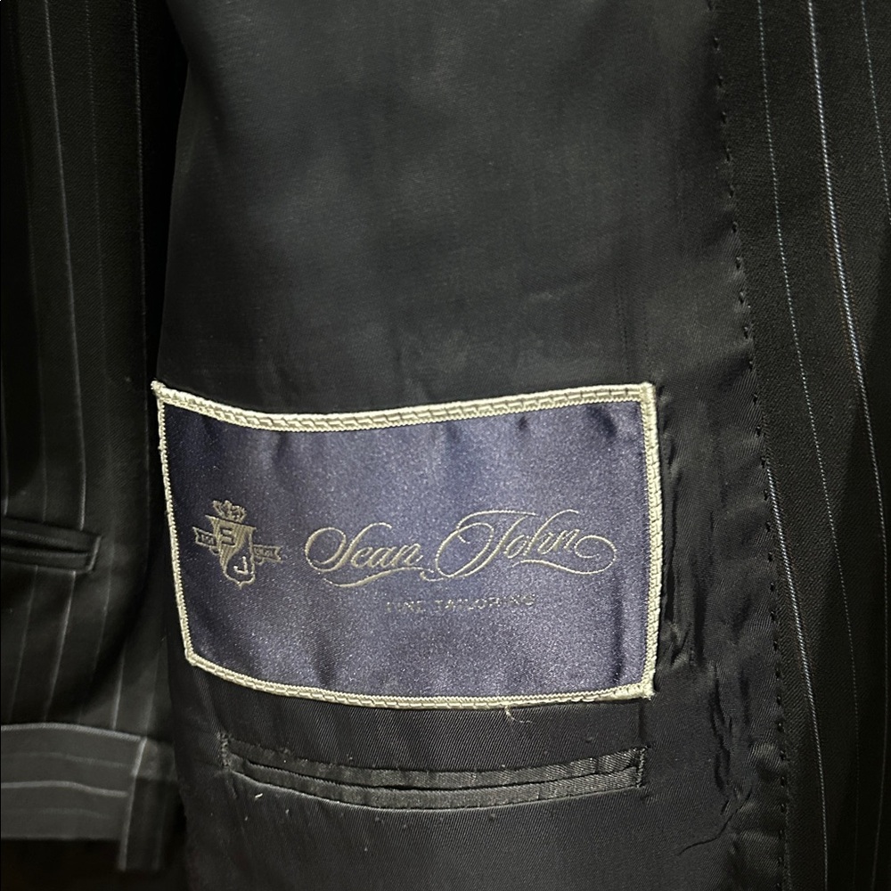 Sean John Navy Pinstripe Men's Suit 38R with Pants 40R missing a button